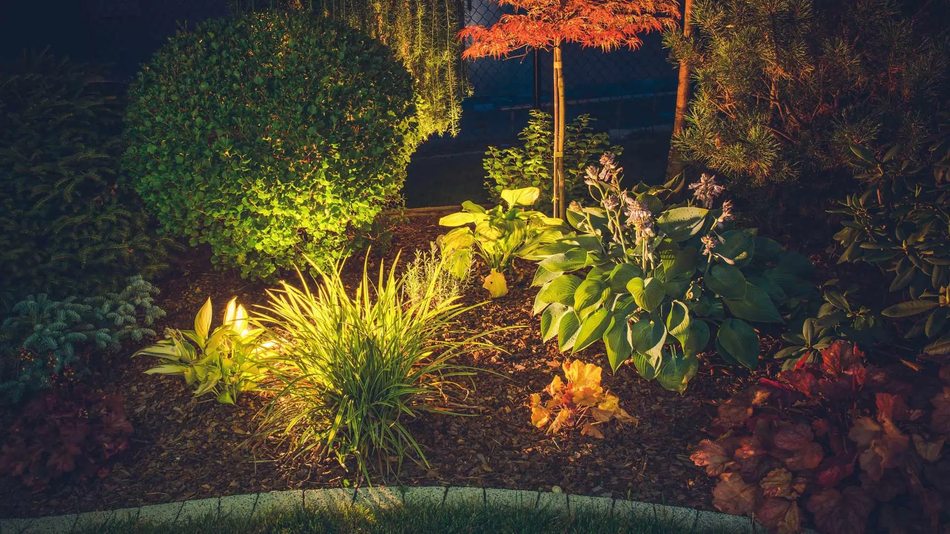 You are currently viewing 4 Outdoor Lighting Techniques That Can Bring Your Property to Life at Night